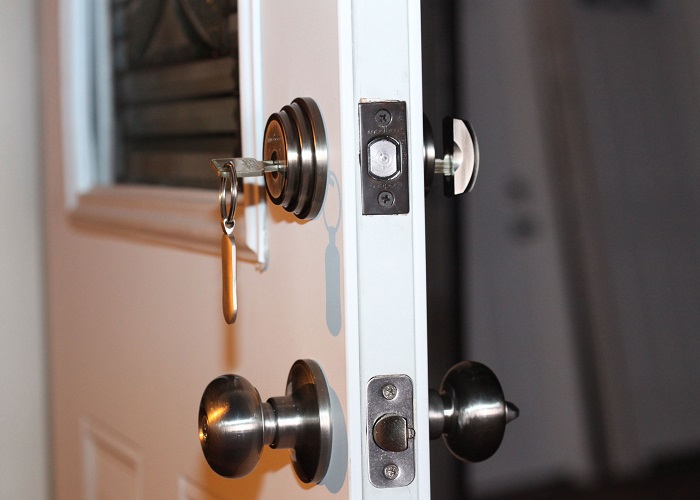 Khoa-cong-dien-tu-co-an-toan-cho-ngoi-nha-cua-ban-khong